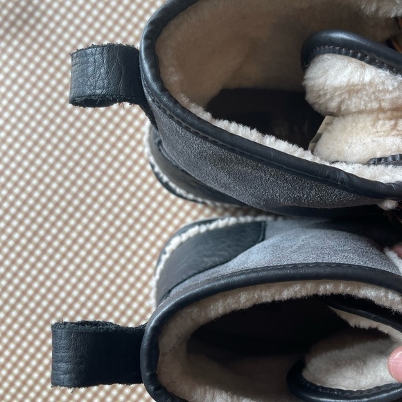 UGG-Harkley Grey Suede Lace-Up Boots. Mens size 14 - Picture 9 of 16